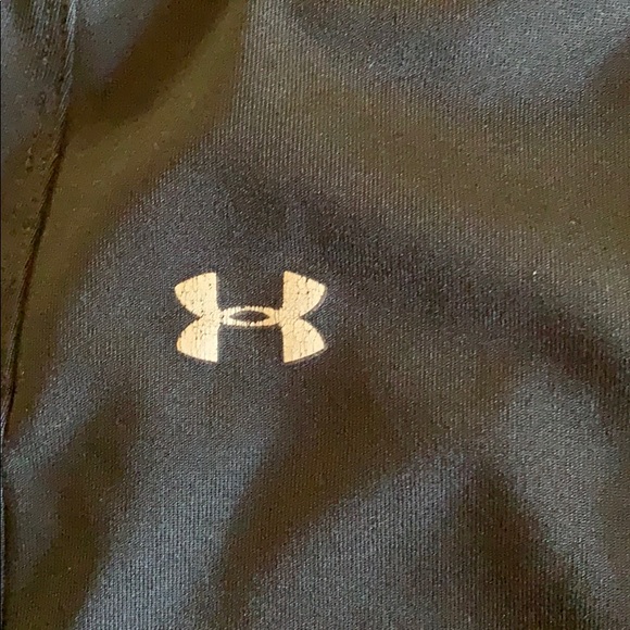 Under Armour dri fit capris - Picture 2 of 3